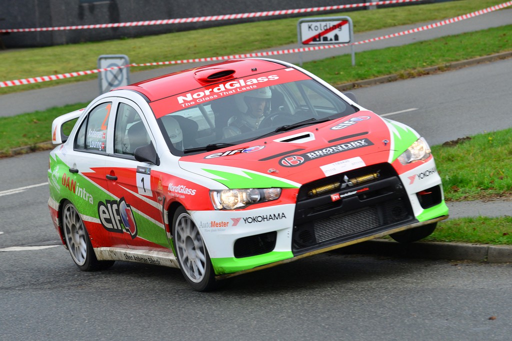 Steen Andersen brugte hele vejen og lidt til, da han kørte sin Mitsubishi ind på en overlegen førsteplads i finalen i Yokohamamesterskabet i Kolding
(Foto: Morten Dam)